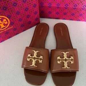 NEW Tory Burch Tan Leather Slide Sandals with Gold Logo Accent, size 9